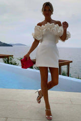 inostorâ„?Solid color strapless off-the-shoulder evening dress with earrings