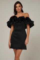 inostorâ„?Solid color strapless off-the-shoulder evening dress with earrings