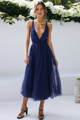 inostorâ„?Plunging Neck Backless Mesh Midi Dress