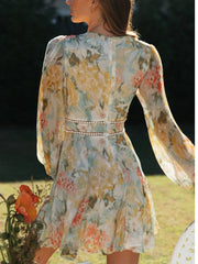 inostorâ„?V-Neck Puff Sleeve Lace Mini Dress