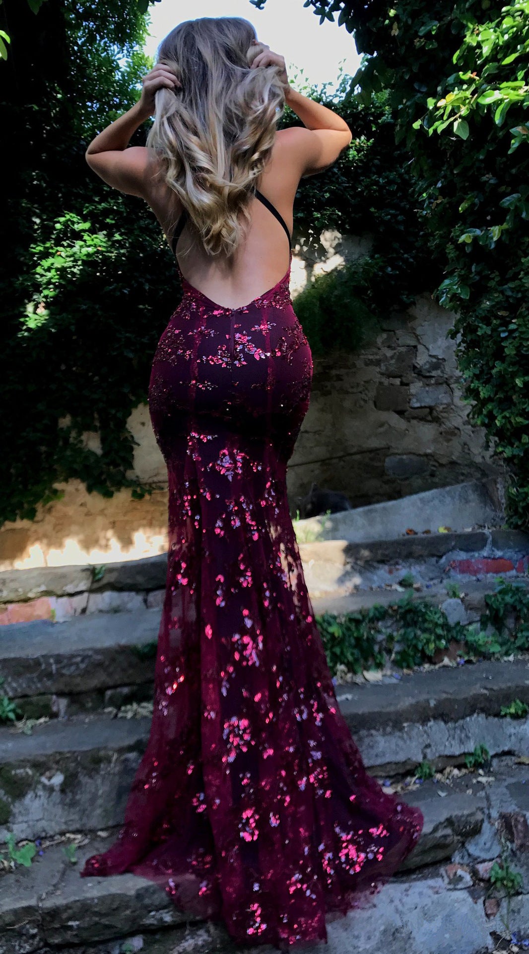 inostorâ„?Sequin V-Neck Backless Maxi Dress