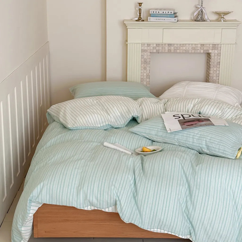 Contrast Stripe Bedding Set