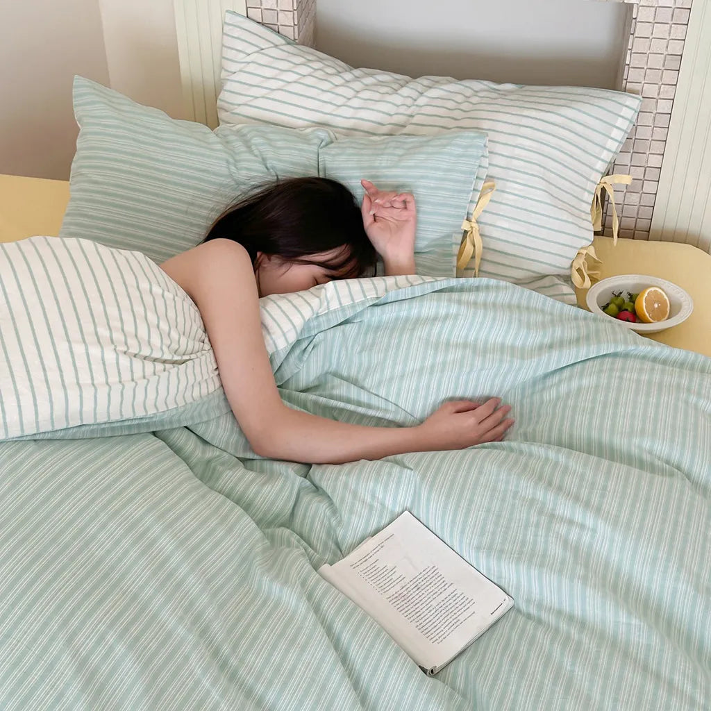 Contrast Stripe Bedding Set