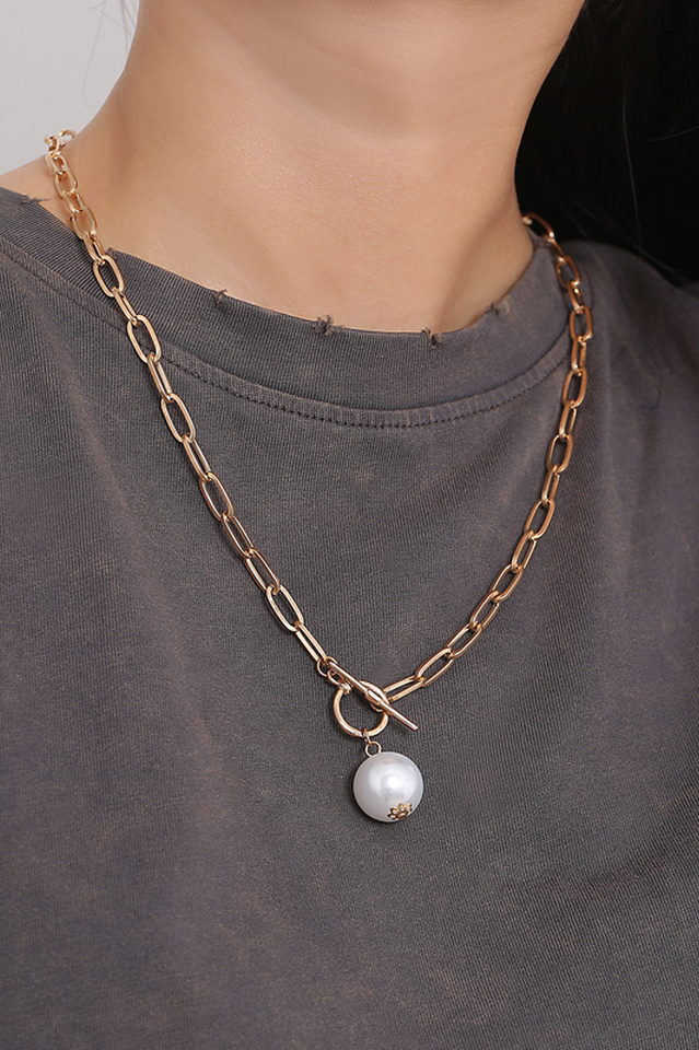 Faux Pearl Pendant Chain Necklace