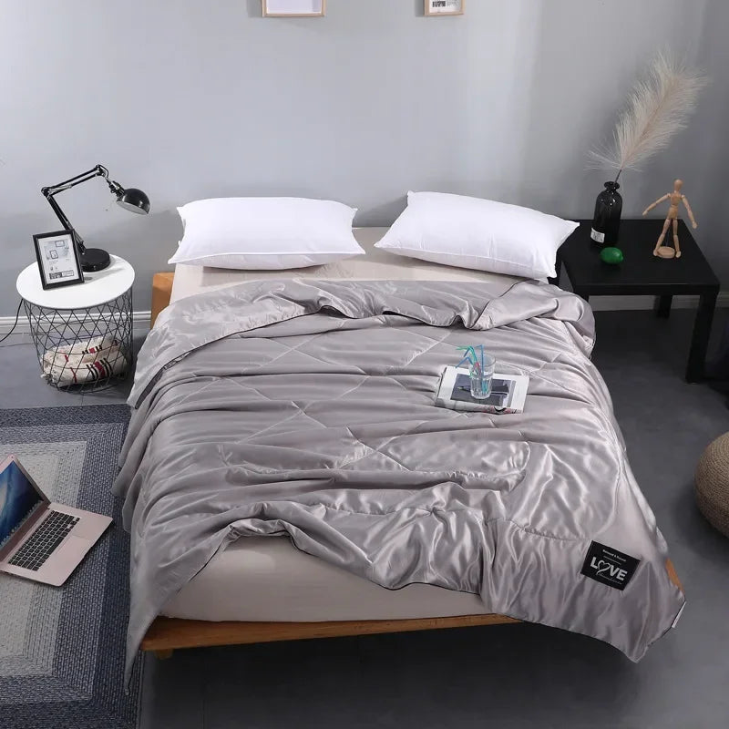Luxury Emulation Silk Quilted Quilt Queen High End Spring Summer Satin Quilts Mechanical Wash Soft Comfortable Thin Comforter