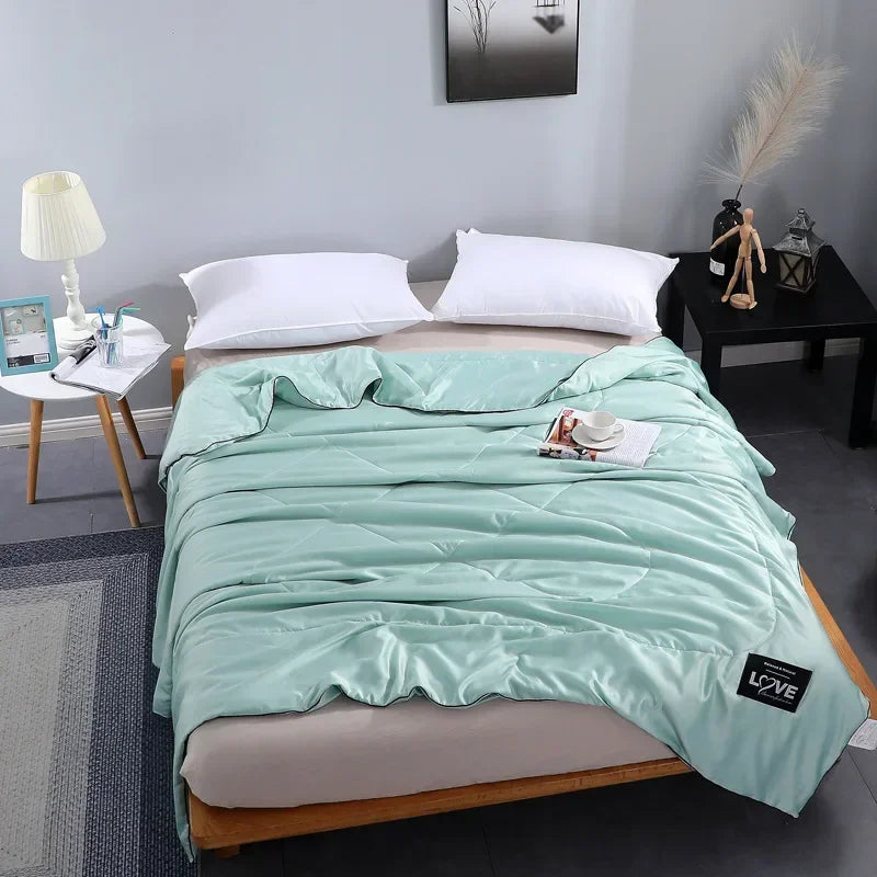 Luxury Emulation Silk Quilted Quilt Queen High End Spring Summer Satin Quilts Mechanical Wash Soft Comfortable Thin Comforter