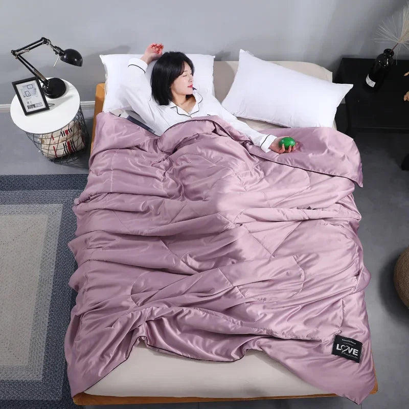 Luxury Emulation Silk Quilted Quilt Queen High End Spring Summer Satin Quilts Mechanical Wash Soft Comfortable Thin Comforter