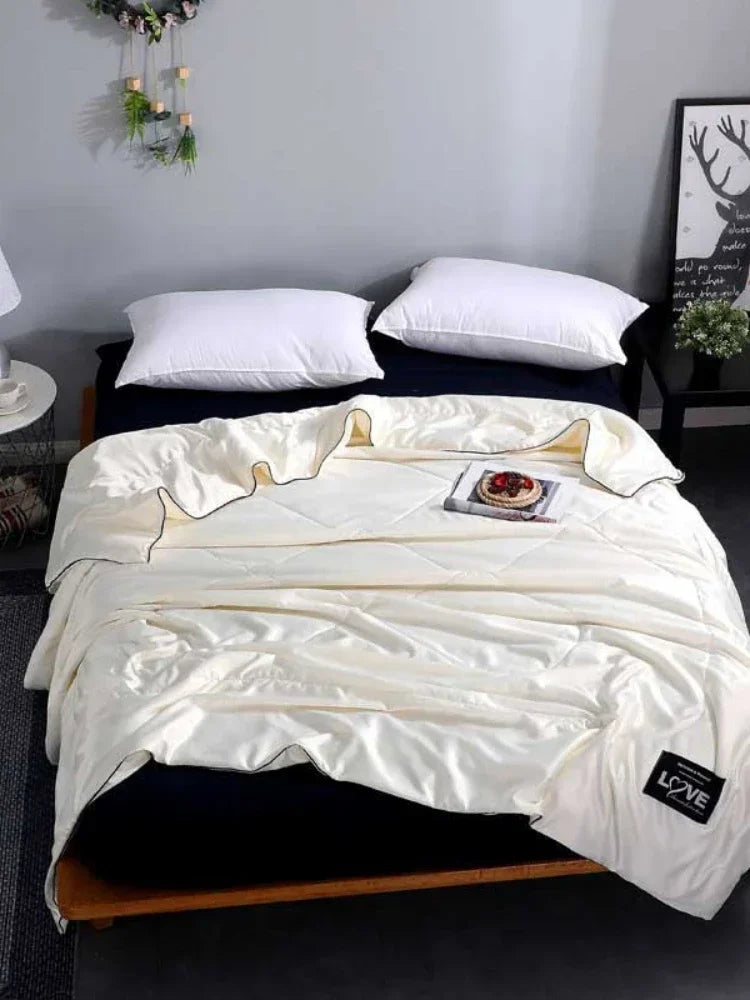 Luxury Emulation Silk Quilted Quilt Queen High End Spring Summer Satin Quilts Mechanical Wash Soft Comfortable Thin Comforter