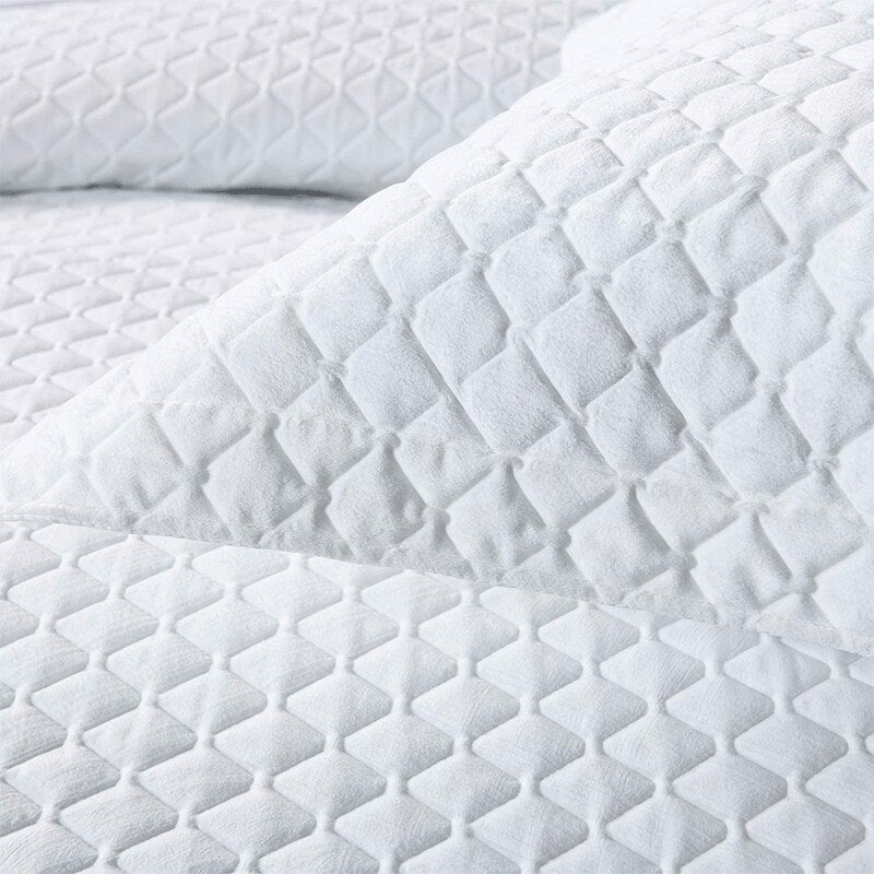 Small Queen 3 Piece Double Bed Quilt Lightweight Soft Full Size Velvet Duvet Cover  Free Shipping Bed Sheet Set