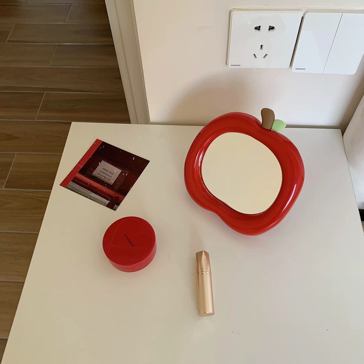 Apple Makeup Mirror