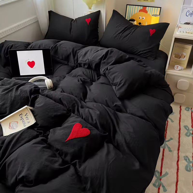 Black Heart Bedding Set