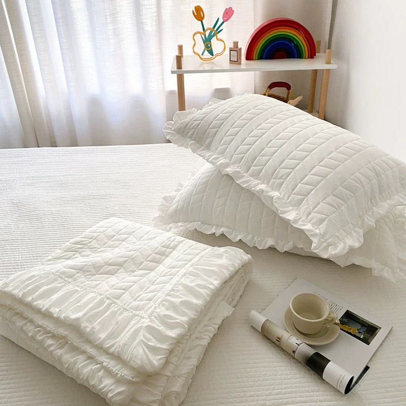 Cozy Ruffles Bedding Set